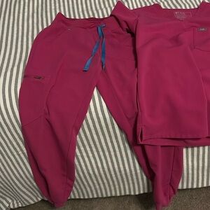 FIGS Raspberry Small top one pocket- small petite joggers gently worn